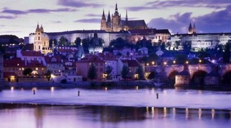 Какая река течет через Прагу? 