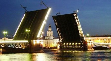 В каком месяце в Санкт-Петербурге бывают Белые ночи? 