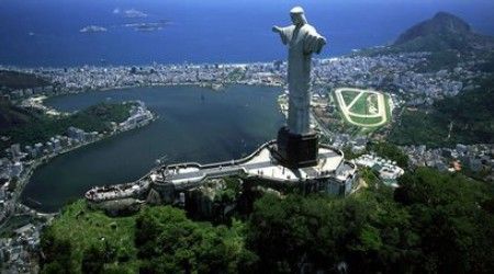 В каком южноамериканском городе стоит 38-метровая статуя Иисуса Христа?