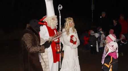 Что в Новый год делает Снежинка — дочка польского Деда Мороза Микулаша?