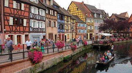 В каком году Страсбургом был переведен в статус «парламентской столицы Европы»?