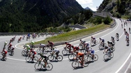 Как часто проводится велогонка «Тур де Франс»?
