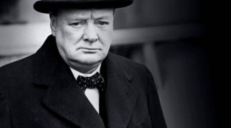 В какой номинации премьер-министр Великобритании Уинстон Черчилль получил Нобелевскую премию?