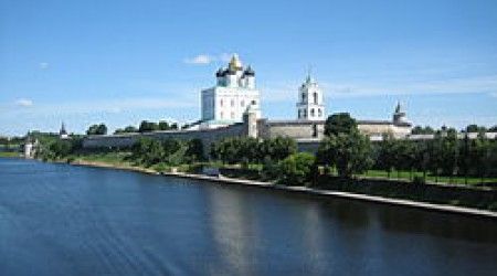 Какой город в старину называли "младшим братом" Великого Новгорода?