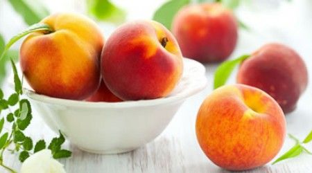 С чем скрестили персик, чтобы получить нектарин?