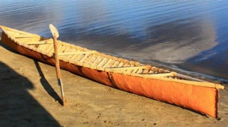 Чем пропитывали свои каноэ индейцы, жившие возле озера Пич-Лейк?