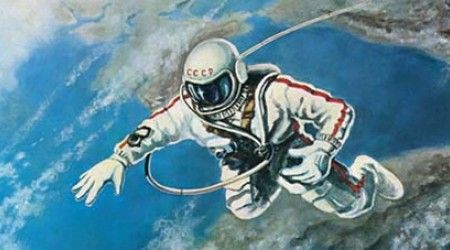 Какой советский космонавт первым вышел в открытый космос?