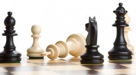 Какая шахматная фигура ходит только по диагонали?
