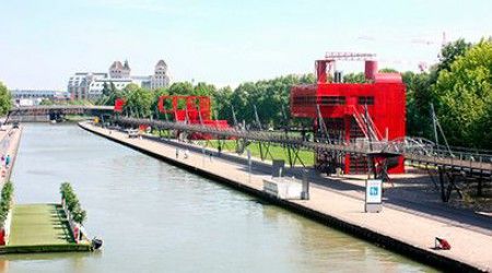 В каком году началось архитектурное построение парка Ла-Виллет в Париже?