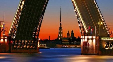В каком году город на Неве вновь стал называться Санкт-Петербургом?