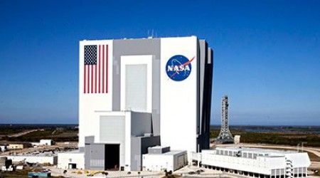 В каком городе находится штаб-квартира знаменитого американского космического агентства НАСА?
