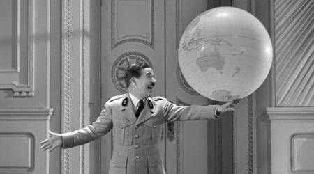 В каком фильме Ч.Чаплин в роли Гитлера танцует в паре с земным шаром?