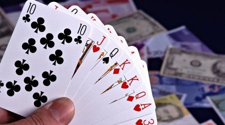 Как называется в покере комбинация из трех дам и двух десяток?