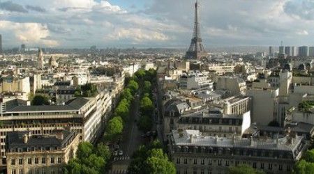 Укажите, какая из приведенных ниже достопримечательностей НЕ находится в Париже?