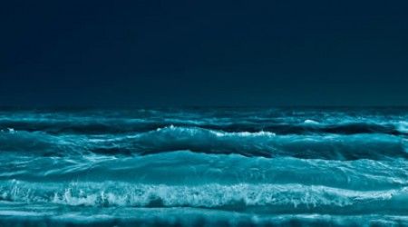 Какое море омывает берега трёх частей света?