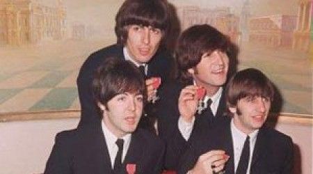 Каким орденом были награждены члены группы «The Beatles» в 1965 году?