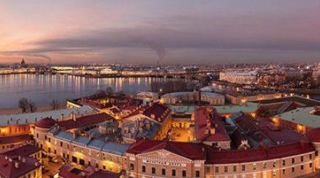 Какая достопримечательность Санкт-Петербурга, одновременно являющаяся одним из его символов, расположена на Заячьем острове?