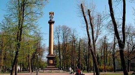Какова высота Демидовского столпа, заложенного в честь 100-летия горного производства на Алтае?