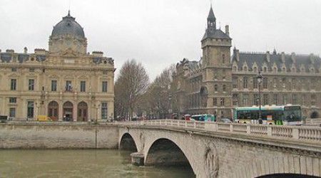 Как называется мост Парижа, который был показан в картине «Парфюмер. История одного убийцы»?