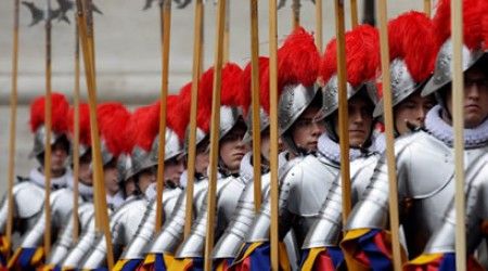 Кто стоит во главе Швейцарской гвардии Папы Римского?
