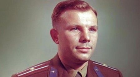 Какого воинского звания не носил Юрий Гагарин?