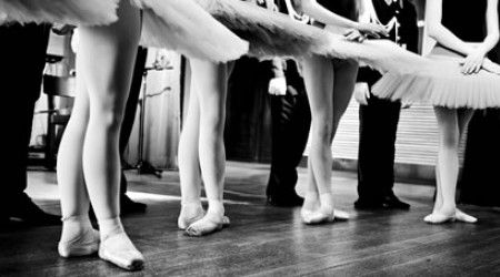 Как называют одно отдельное движение в классическом танце?