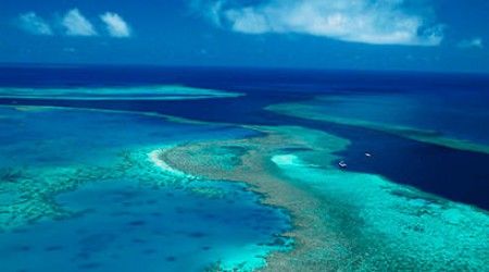 С каким океаном условно граничит Тихий по меридиану острова Тасмания?