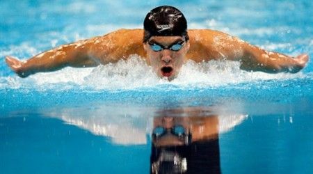 Каким стилем начинают спортсмены, соревнующиеся в комплексном плавании?