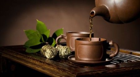 Как называется специалист, определяющий качество чая и создающий разные сорта чая?