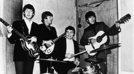 Кто заменял Ринго Старра на барабанах в течение части всемирного турне The Beatles?