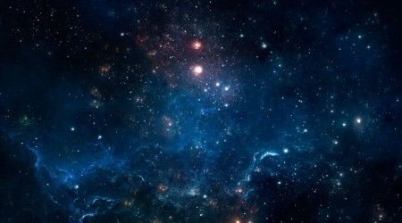 Какой цвет, согласно спектральному классу, имеет звезда Антарес?