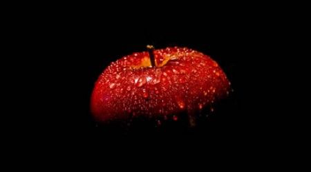 Что было написано на яблоке раздора, которое получила Афродита?