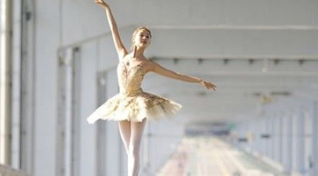 Короткая многослойная юбка балерины.