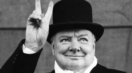 После свадьбы У.Черчилль называл свою жену Клементину "миссис Кошечка". А как она его называла в ответ?