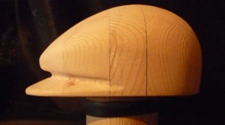 Как называют жёсткую форму, необходимую при изготовлении шляп?