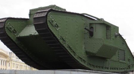 Как назывался первый серийный английский танк, появившийся в 1916 году?