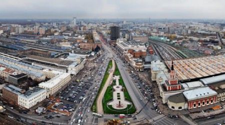 Какой из вокзалов расположен НЕ на Комсомольской площади столицы?