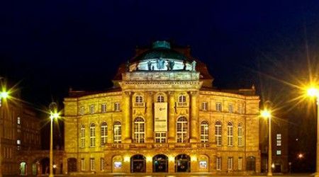 В каком городе был основан первый в Германии постоянный оперный театр?