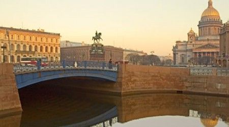 Какой рекорд среди мостов Петербурга удерживает Синий мост на Мойке?