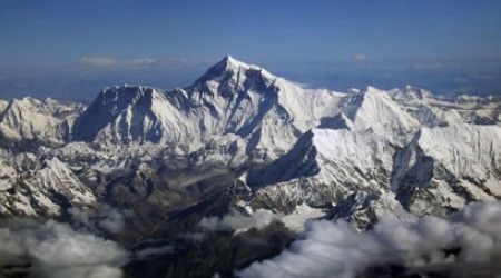 В каком государстве находится самая большая гора в мире?