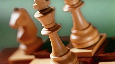 Как в шахматах называется пешка, получившая перспективу стать ферзём?