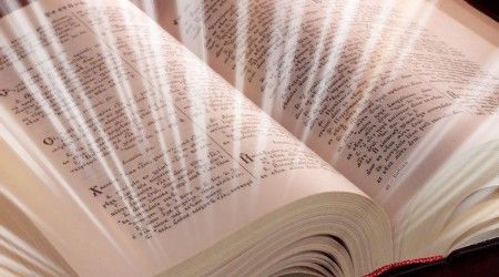 Какую из этих фраз можно найти в Библии?