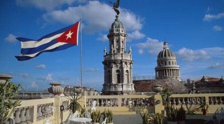 Что в канун наступления Нового года непременно делают кубинцы? 