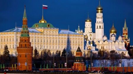 Какая башня Московского Кремля располагается между Царской и Сенатской?