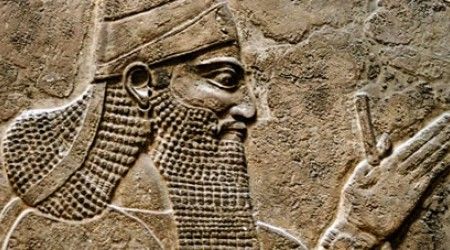 Из какого материала были сделаны несгораемые книги, принадлежавшие царю Ассирии?