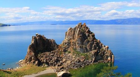 Как называется крупнейший остров озера Байкал?