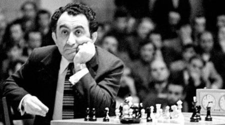 Какого чемпиона мира по шахматам называли "Шахматным левшой" за нестандартность мышления?