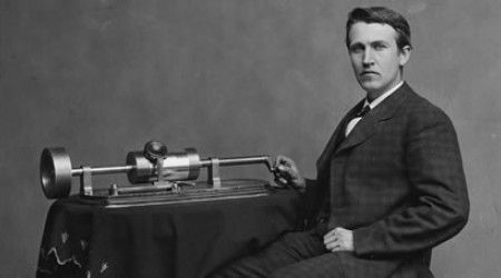 Кто изобрёл фонограф — устройство для записи и воспроизведения голоса?