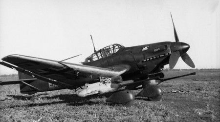 Какой немецкий самолёт времён Великой Отечественной войны в советских войсках имел прозвища «лаптёжник» и «певун»?