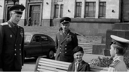 Кем собирался стать взводный Алексей Трофимов после победы мировой революции в фильме «Офицеры»?